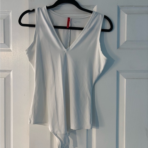 Spanx White Sleeveless V-Neck bodysuit - Picture 1 of 4